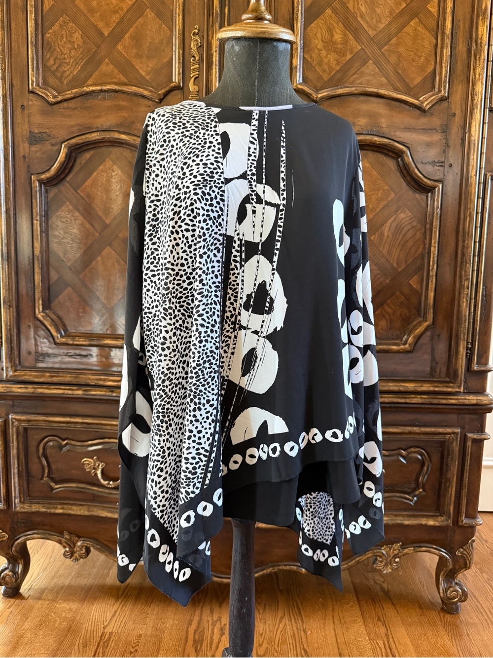 Slim Factor Black and White Mixed-Print Tunic